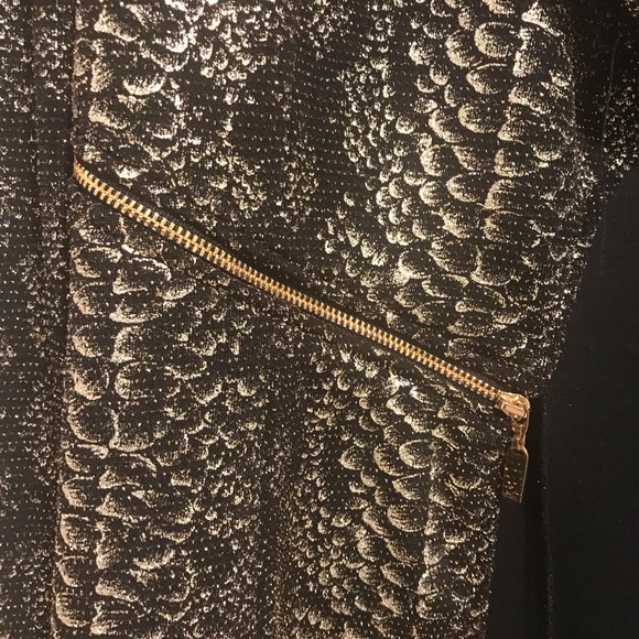 Blazer - Picture 2 of 3